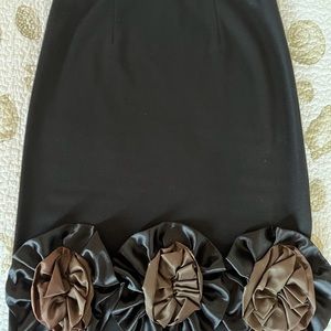 GORGEOUS BLACK SKIRT with FLOWER APPLICATION Size M